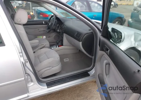 2004 Volkswagen Golf Gls 2.0L from USA, damaged, VIN 9BWGL61J944031901